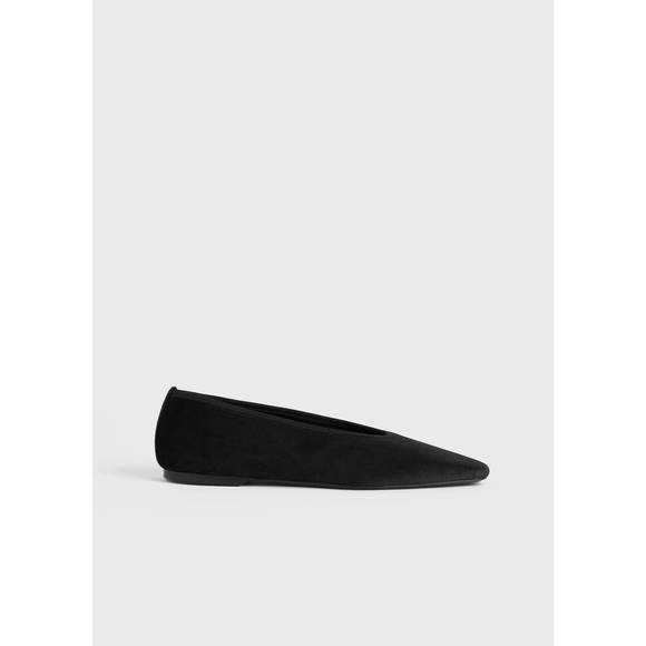 NEW TOTEME women's minimalist velvet ballerina shoes in black